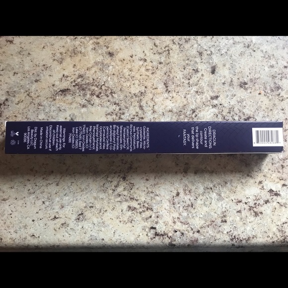 Lip pencil and sharpener - Picture 2 of 3